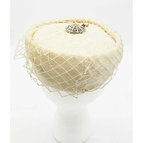 Vintage 60s Hat • Pillbox • Cream • by Valerie Modes - Picture 5 of 8